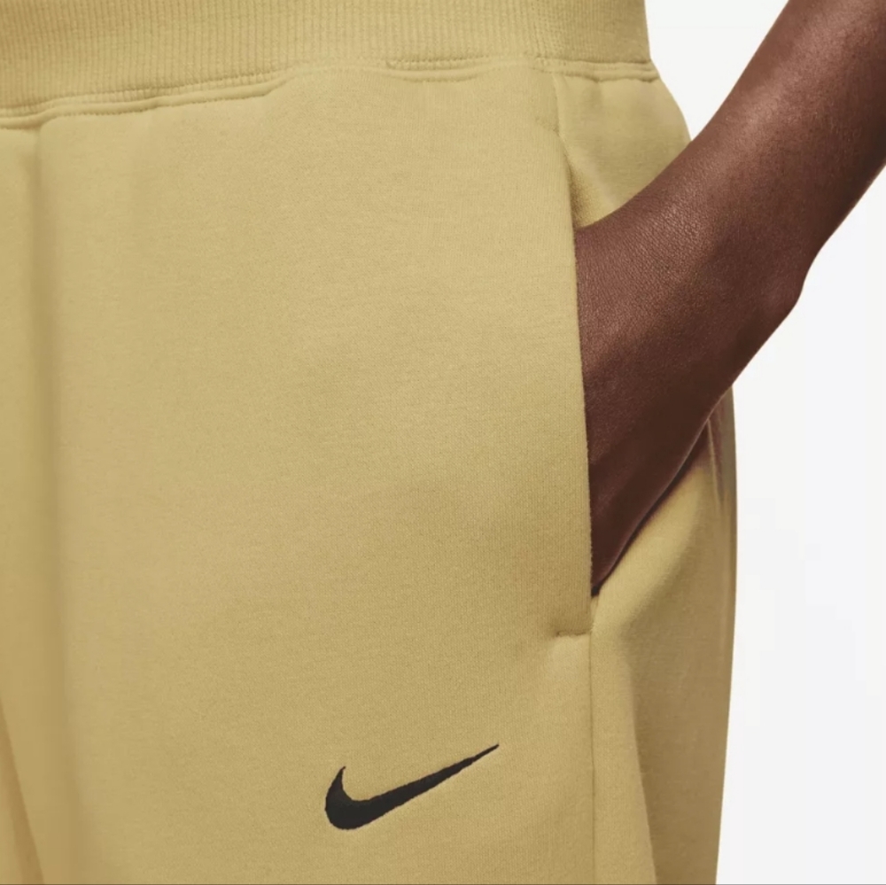 NWT Women's Nike OVERSIZED sweatpants - Picture 4 of 9